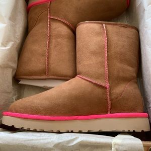 NEW in BOX Women’s Size 9 UGG Classic Short II Shearling Lined Boots with NEON!